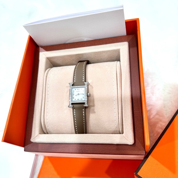 Hermes Accessories - Etoupe Hermes Diamond watch 21